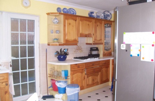 Baglan House | Sha's Pad, Room 1, Sleeps 2 people- twin beds, private on- suite shower room.
