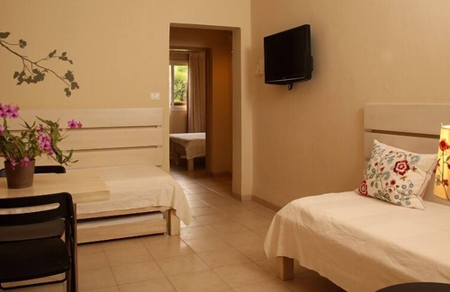 Sha'ar HaGolan House | Shaar Hagolan Kibbutz Country Lodging