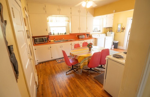 Dingle House | Shabby Chic 3 Bears Beach House with Private Beach Access