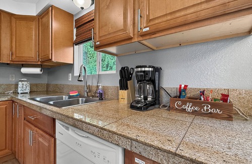 Silver Lake House | Shabby Chic 3BR Lake Retreat – Walk to Park, Shops, & More