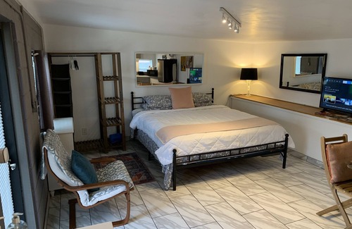 Alhambra House | Shabby Chic Guest House LA Hills 2