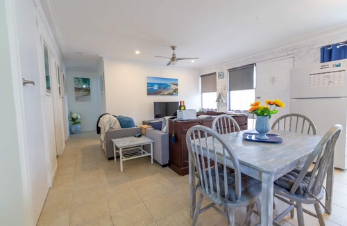 Yanchep Cottage | Shabby Chic Shack- 2 brm cottage, close to beach