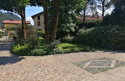 Carenno Apartment | Shabby house Donatella