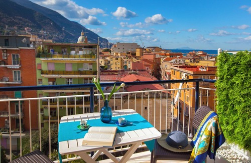 Castellammare di Stabia Apartment | Shabby Chic sea view apartment