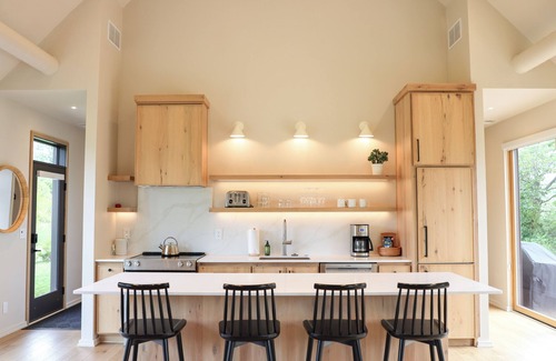 Fish Creek Cottage | Shade Tree at Loma Cottages