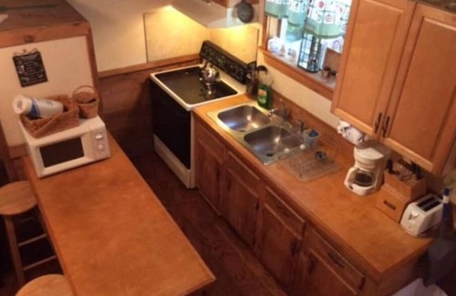 Bogalusa Cabin | Shaded Creekside Cabin