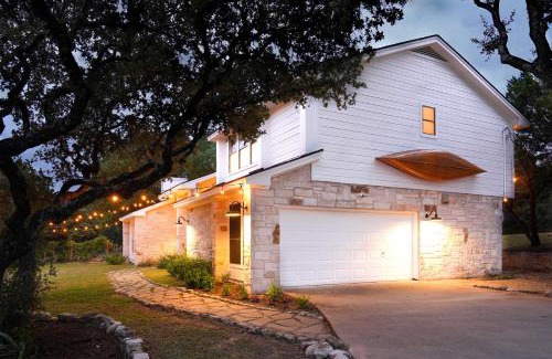Apache Shores House | Shaded Getaway with BBQ and Fire Pit in Austin!