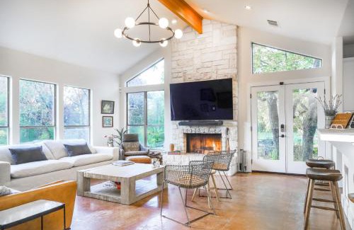 Apache Shores House | Shaded Getaway with BBQ and Fire Pit in Austin!