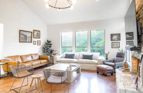 Apache Shores House | Shaded Getaway with BBQ and Fire Pit in Austin!