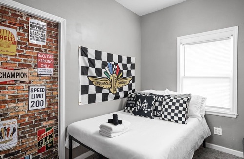 Indianapolis House | Shadeland Estate Near Downtown Stay for Gen Con