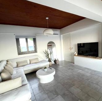 Poros Apartment | Shades of View
