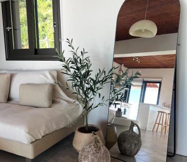 Poros Apartment | Shades of View