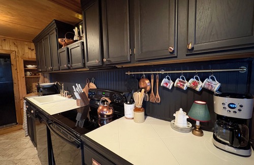 Pine Mountain Cabin | Shadow Chalet - Cozy A-frame near Callaway