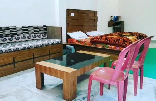 Shoghi House | Shadow Homestay, Shoghi.