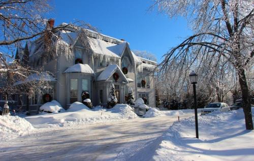 Rothesay Hotel | Shadow Lawn Inn
