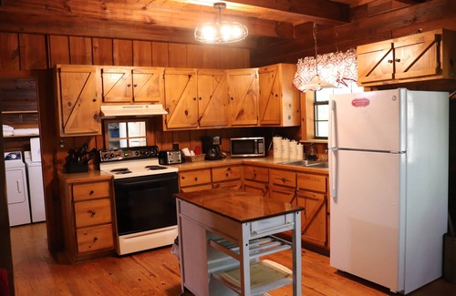 Pleasant Grove House | Shadow Me Secluded Cabin