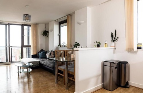 Stepney Green Apartment | Shadwell station,Whitechapel hospital, 2bedroom LuxuryApartment on the14th floor