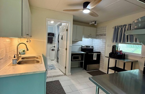 Stuart Cottage | Shady Acres Owner’s Suite