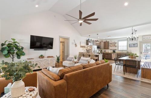 Winchester House | Shady Cove Retreat With Peaceful Views Firepit with Marina and Lake Access Nearby