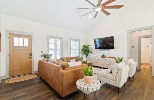 Winchester House | Shady Cove Retreat With Peaceful Views Firepit with Marina and Lake Access Nearby