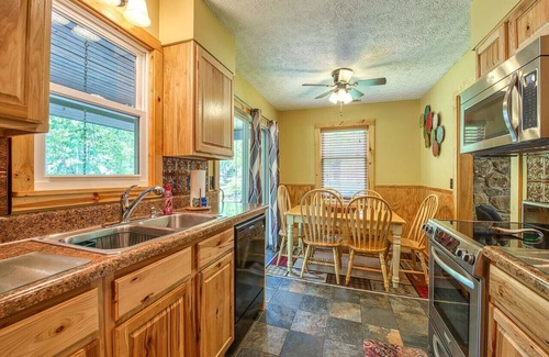 Maggie Valley Cabin | Shady Creek a Relaxing Retreat on Jonathan Creek