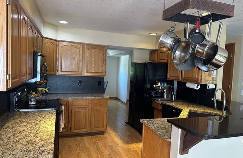 Loveland House | Shady Grove 4 King Beds, Dog Run & Outdoor Fun