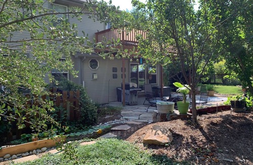 Loveland House | Shady Grove 4 King Beds, Dog Run & Outdoor Fun