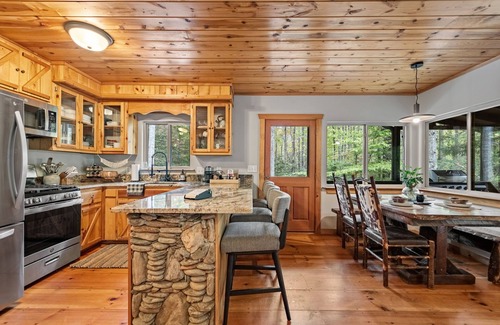 Blue Ridge Cabin | Shady Grove creekside cabin in Blue Ridge GA