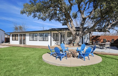 Graford House | SHADY OAK, Possum Kingdom: Lakeview | firepit | boat parking