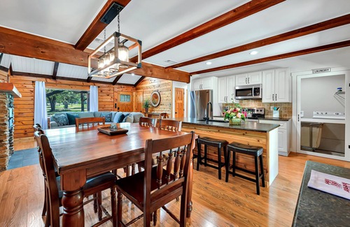 China Spring House | Shady Oaks Cabin- Waco/Magnolia/Baylor