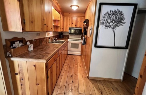 Pine Cabin | Shady Pines Cabin