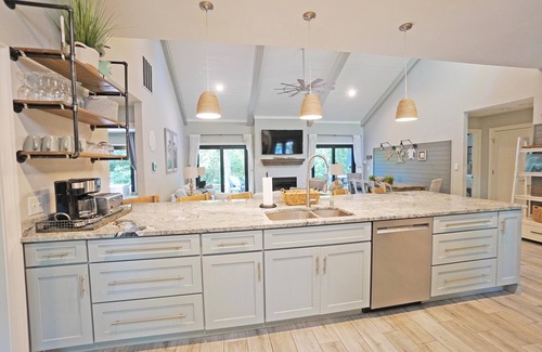 Sea Pines House | Shady Pines - PET FRIENDLY Sea Pines Home! Private Pool, Sleeps 10!