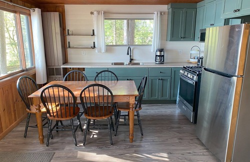 Tomahawk Cabin | Shady Rest Cabin #8, 3BD, Sunset Views, Beach, Pets Welcome, Swimming, Firepit