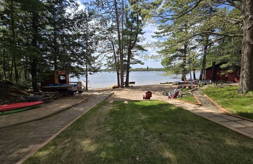 Tomahawk Cabin | Shady Rest Cabin #8, 3BD, Sunset Views, Beach, Pets Welcome, Swimming, Firepit
