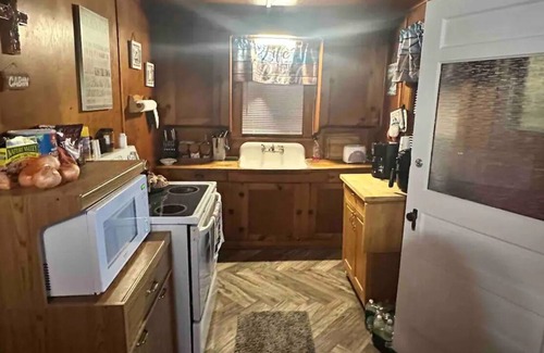 Lupton Cabin | Shady Shores Gillette Cabin Family/Pet friendly cabin on George Lake