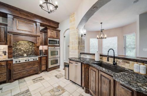 Shady Shores House | Shady Shores Lake House - Hot Tub Dog-Friendly