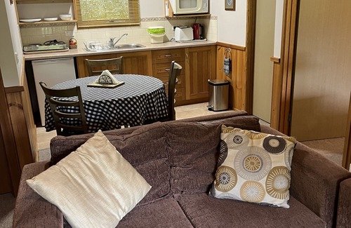 Harrietville Apartment | Shadybrook Alpine Apartment and garden
