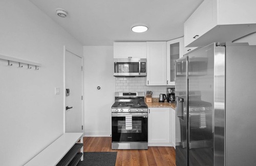 Shadyside Apartment | Shadyside/Pittsburgh, Modern & Bright 1 Bedroom with Free Parking