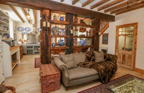 Haydon Bridge Cottage | SHAFTOE MEWS, family friendly, with open fire in Haydon Bridge