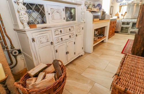 Haydon Bridge Cottage | SHAFTOE MEWS, family friendly, with open fire in Haydon Bridge