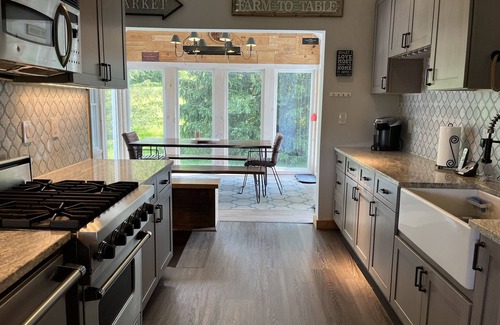 West End House | Shagbark Hill - 1 mile to All Star Village, game room, private pond