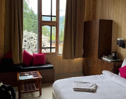 Auli Bed & Breakfast | Shail Shikhar Heritage Inn