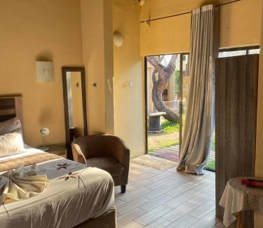 Shakawe Cabin | Shakawe sands Lodge