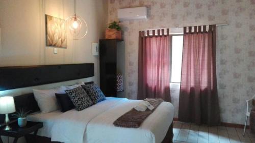 Shakawe Cabin | Shakawe sands Lodge