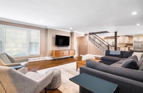 Beachwood House | Shaker Prestige - 4,000 sq ft - Calm and Quiet