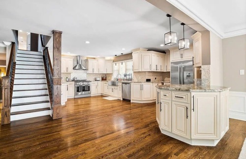 Beachwood House | Shaker Prestige - 4,000 sq ft - Calm and Quiet