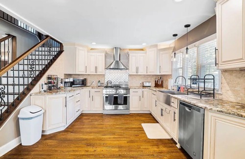 Beachwood House | Shaker Prestige - 4,000 sq ft - Calm and Quiet