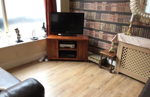 Newton Burgoland Apartment | Shakespeare