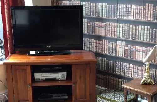 Newton Burgoland Apartment | Shakespeare