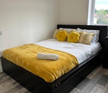 Barrow-on-Trent House | Shakespeare House 19 bedrooms 30 beds up to 42 people stay
